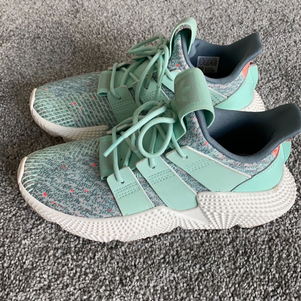 Adidas women’s shoes size 6
